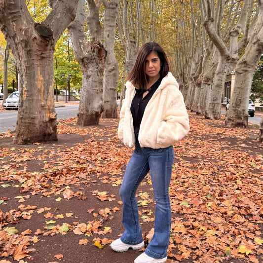 Abrigo corto pelo con capucha