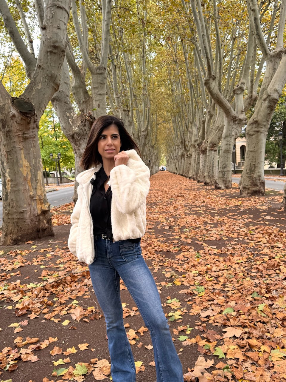 Abrigo corto pelo con capucha